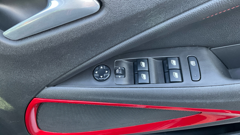 Vauxhall Crossland 1.2 Turbo SRi Nav 5dr Petrol Hatchback